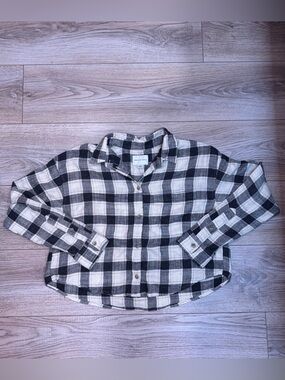 American Eagle Black & Cream Cropped Plaid Flannel Shirt – S